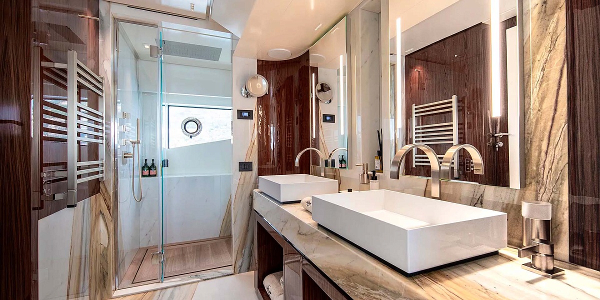 Аренда моторной мега яхты Amer 120 LAFAYETTE во Франции